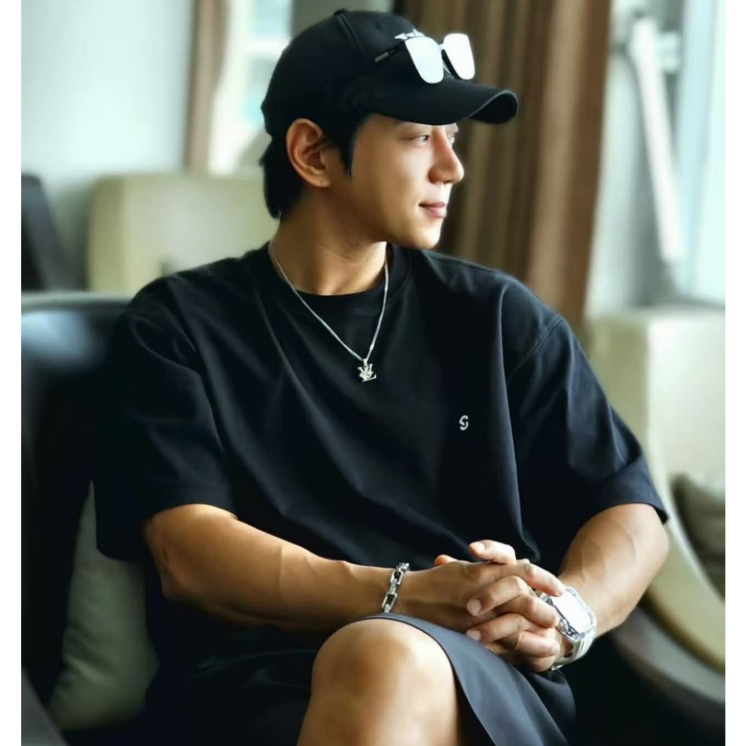 Latest photo of Hwang Chiyeol