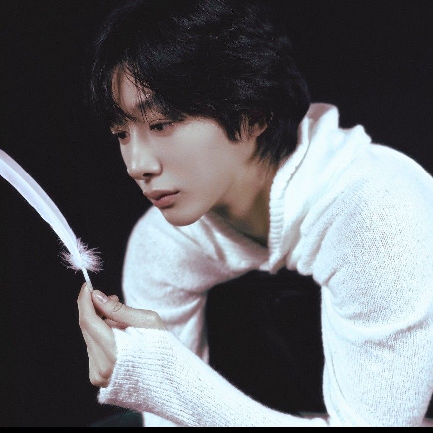 A moment captured by Hyungwon (MONSTA X)'s fan