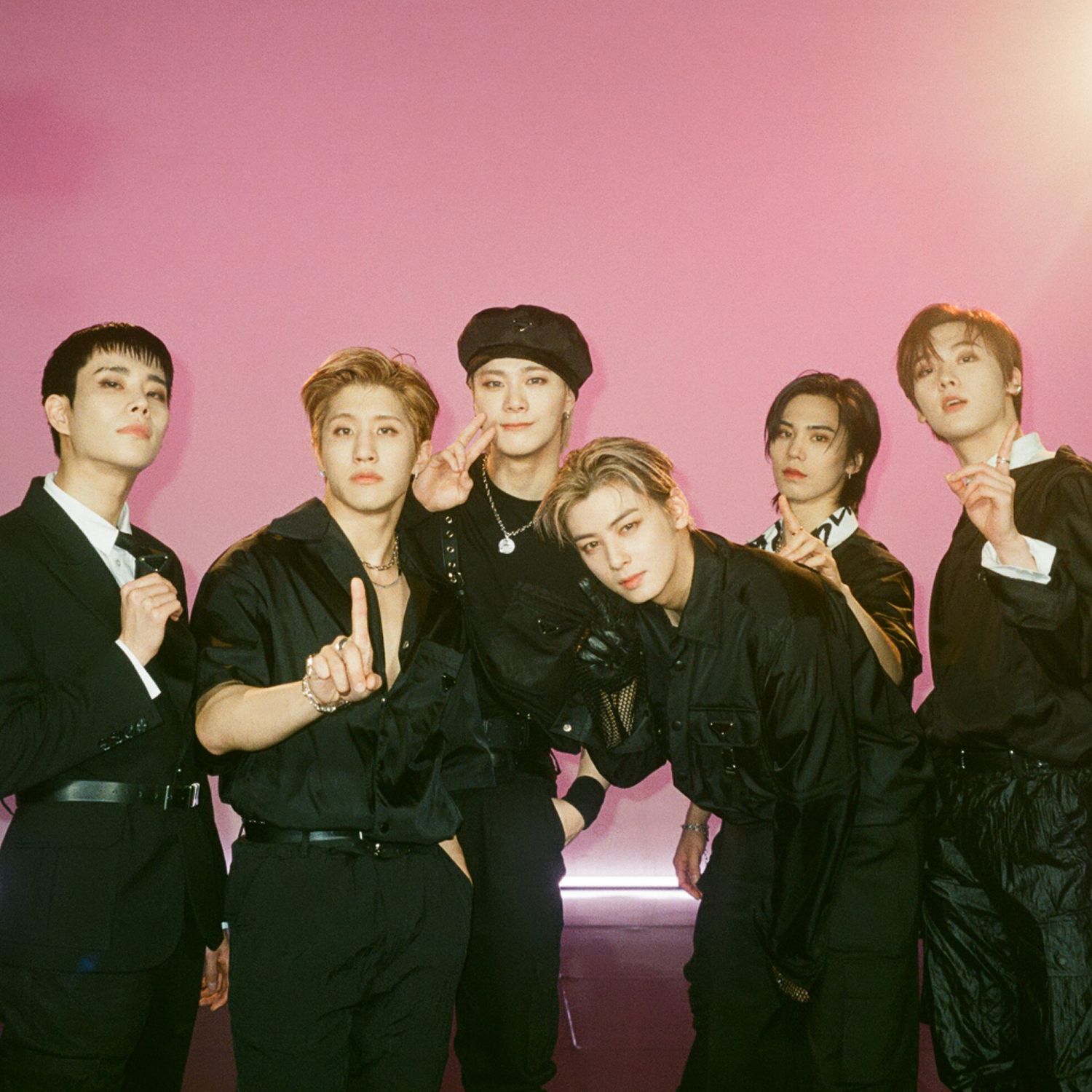 아스트로의 최신 사진