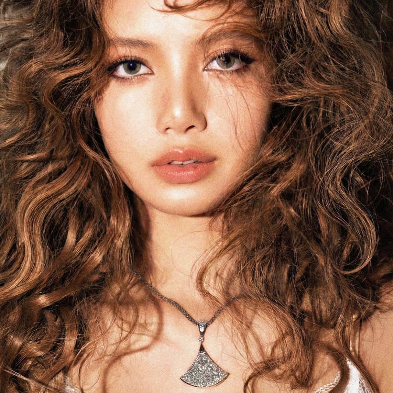 리사 (BLACKPINK)의 최신 사진