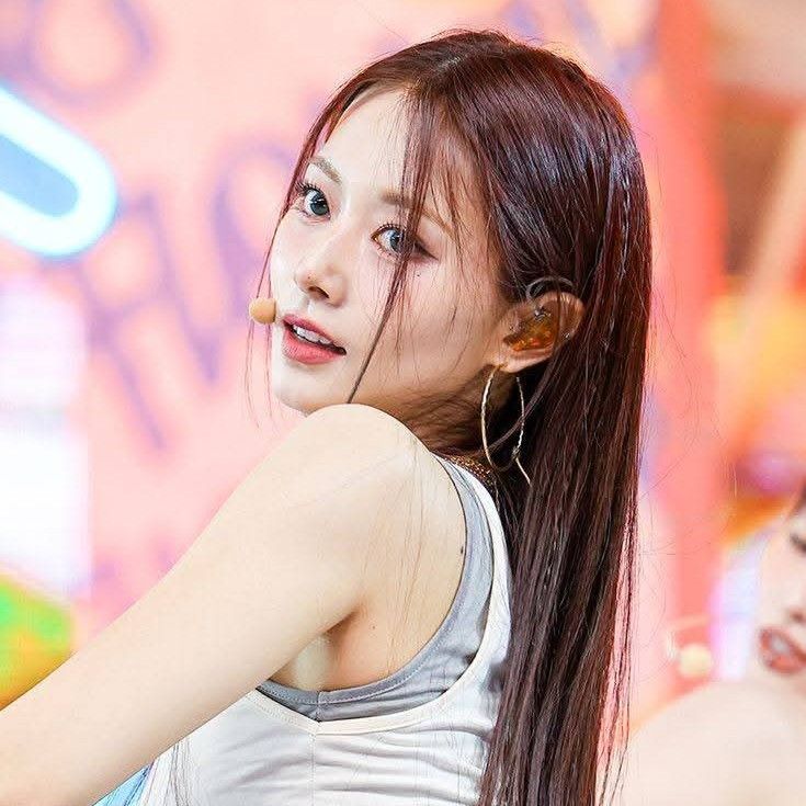 Behind-the-scenes cut of Tzuyu (TWICE)