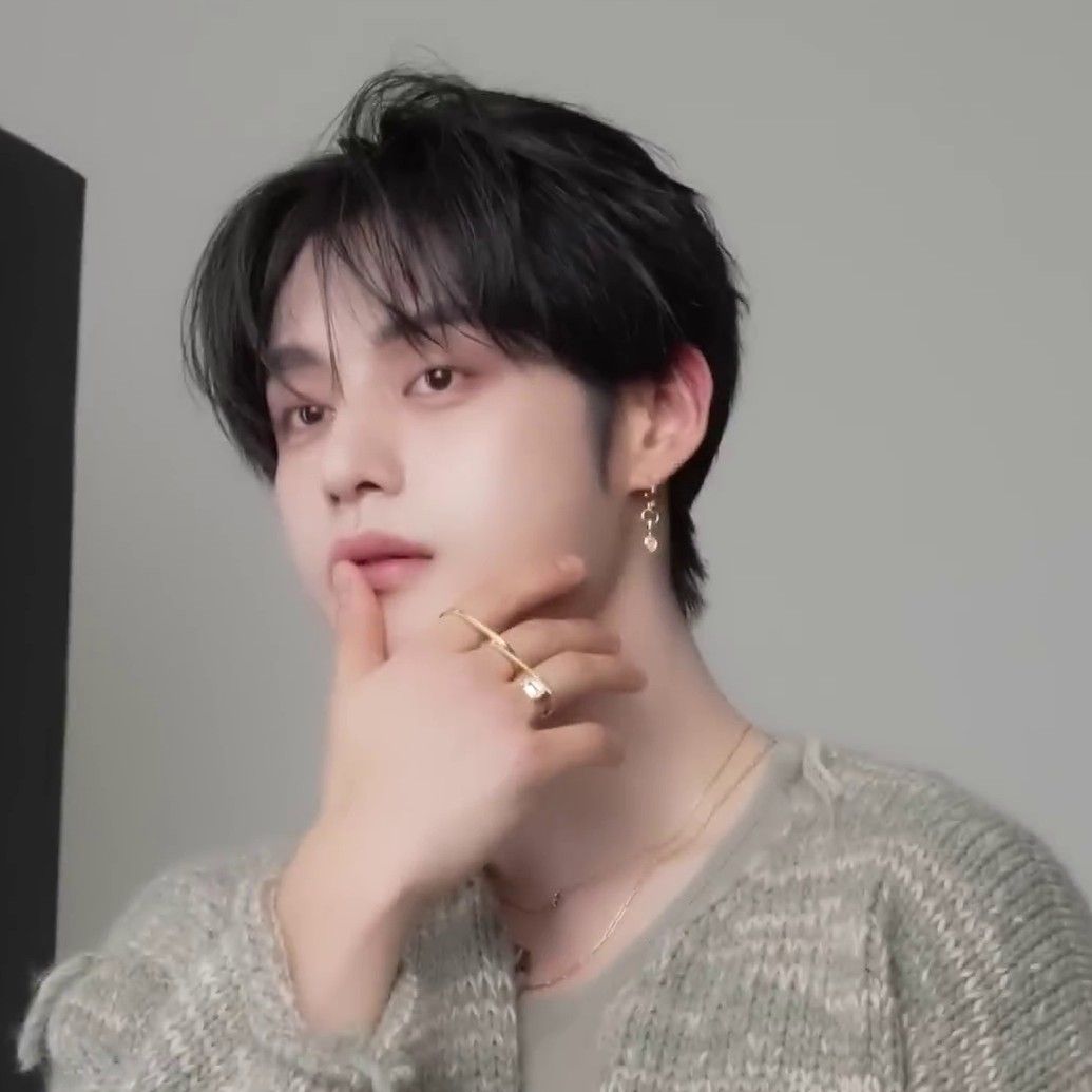 Recent activity shot of Kim Jiwoong (ZEROBASEONE)