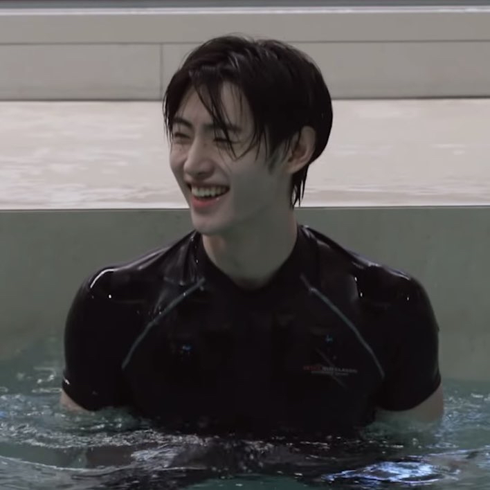 成训 (ENHYPEN)的最新活动照片