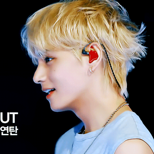 Latest photo of V (BTS)