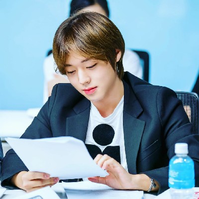 Behind-the-scenes cut of Park Jihoon