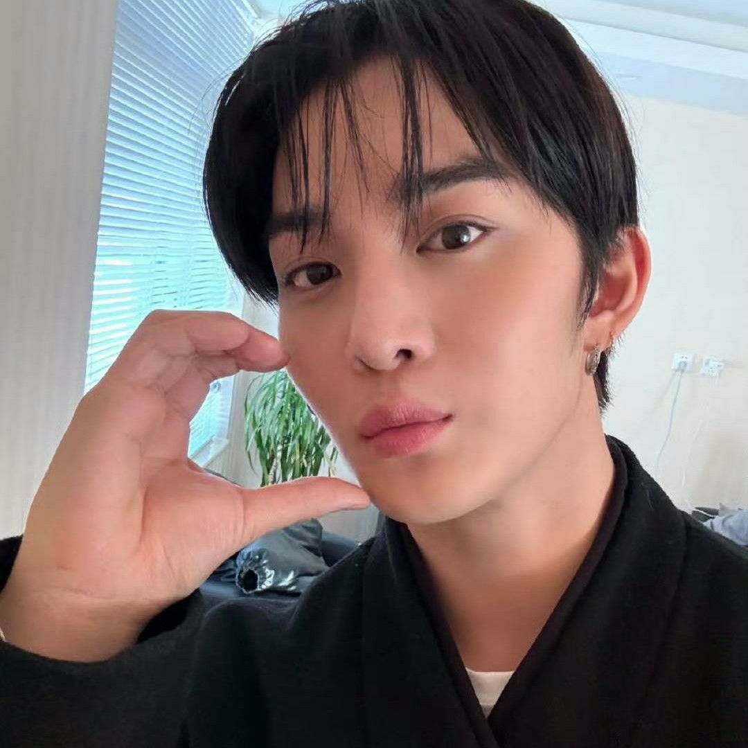 裴珍映的最新照片