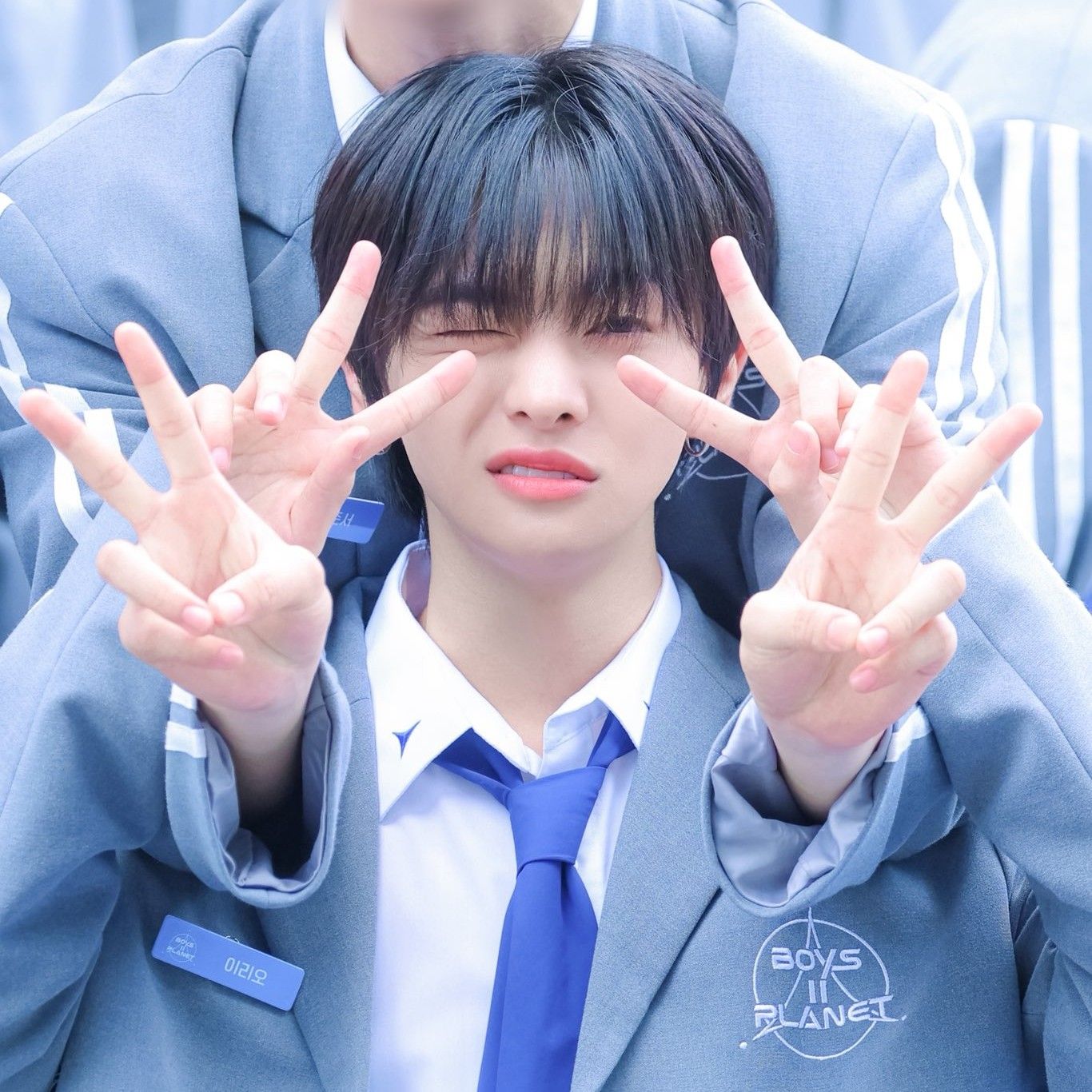 Behind-the-scenes cut of Lee Leo