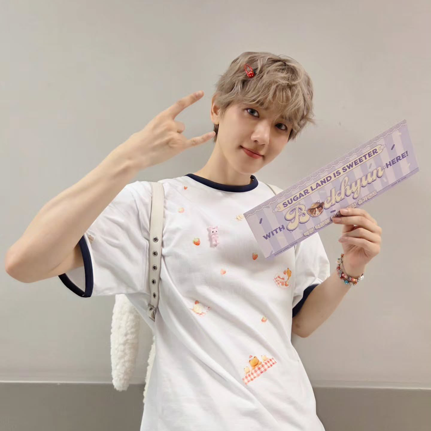 A moment captured by Baekhyun (EXO)'s fan