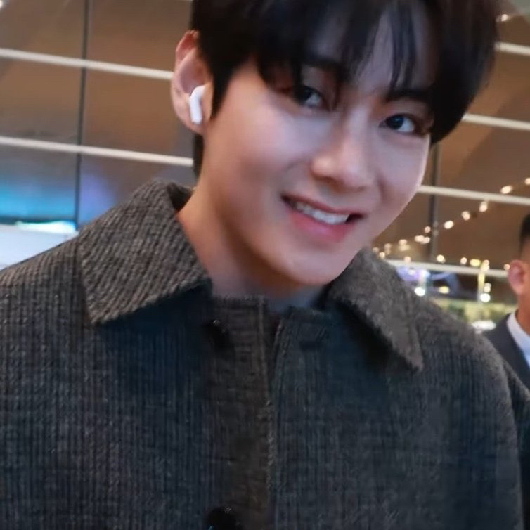 뷔 (방탄소년단)의 최신 사진