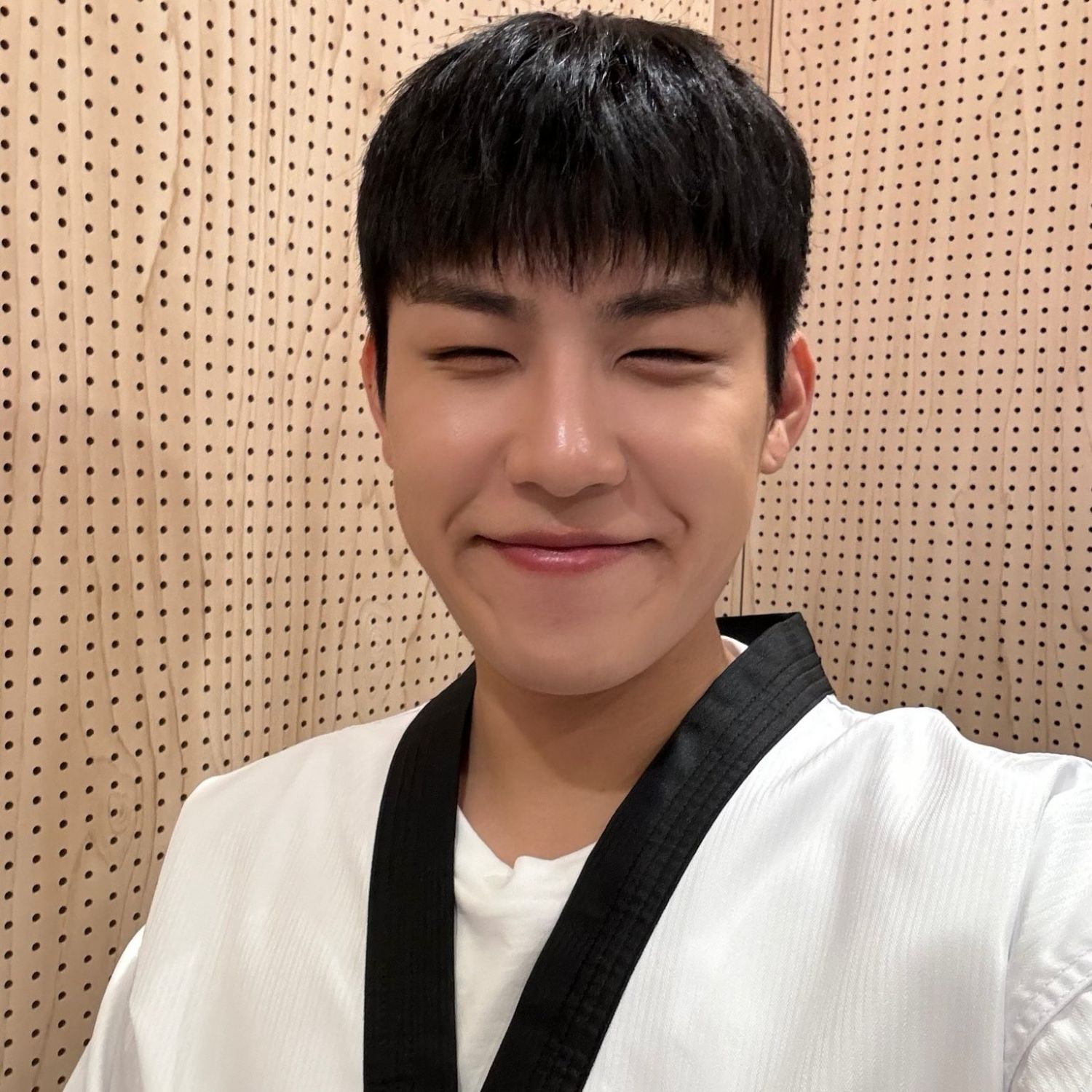 A moment captured by Park Woojin (AB6IX)'s fan