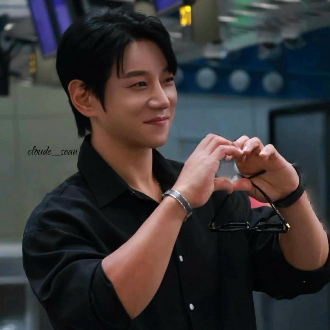 Recent activity shot of Hwang Chiyeol