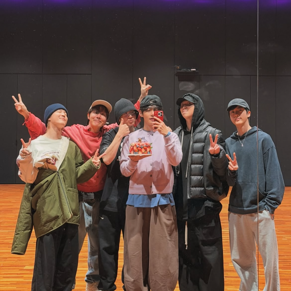 Latest photo of V (BTS)