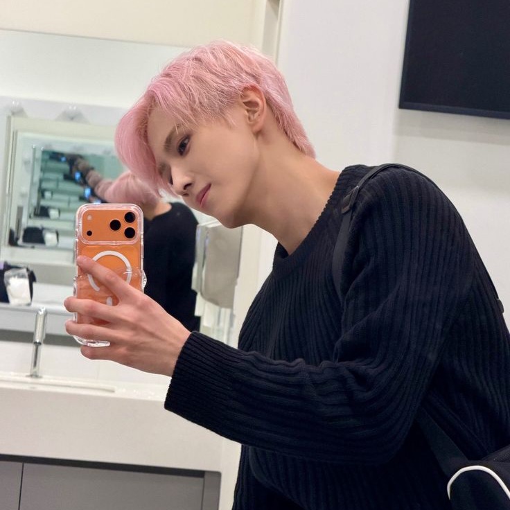 Recent activity shot of Yonghee (CIX)