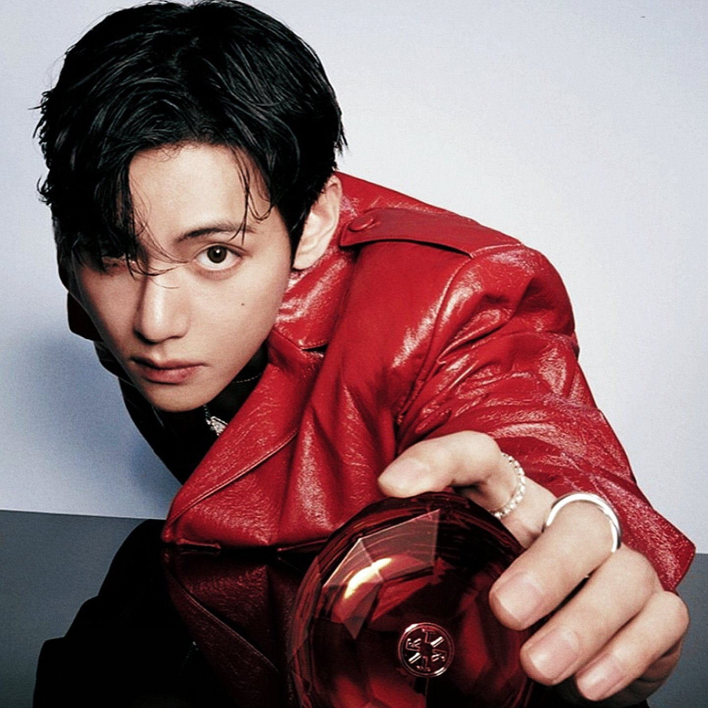 Foto aktivitas terbaru V (BTS)