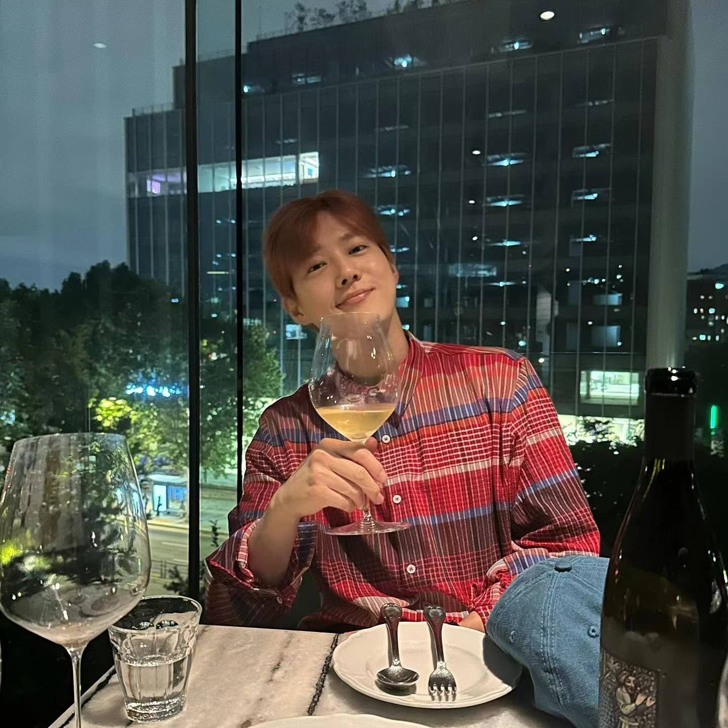 A moment captured by Suho (EXO)'s fan