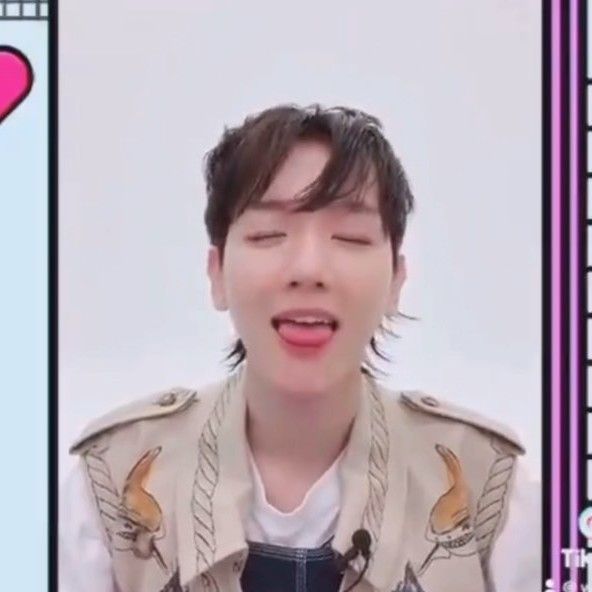 백현 (EXO)의 최신 사진
