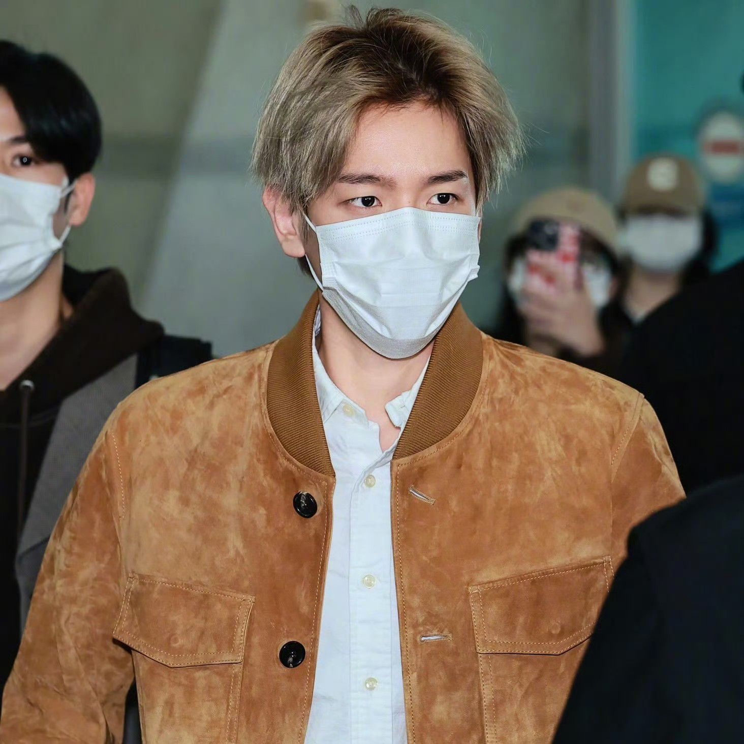 백현 (EXO)의 비하인드 컷