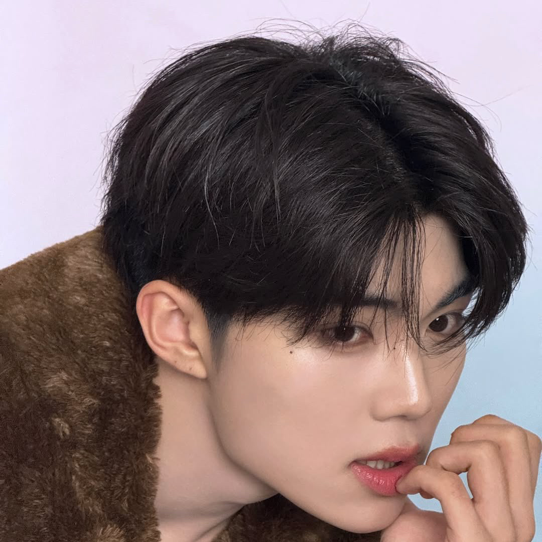 Recent activity shot of Park Gunwook (ZEROBASEONE)