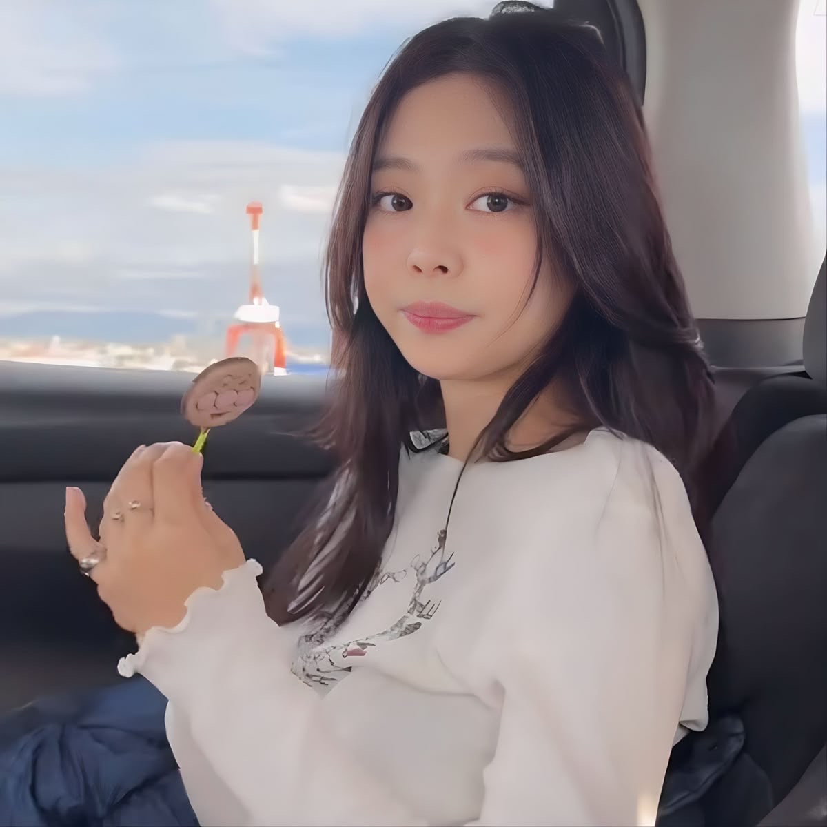 Recent activity shot of Jennie (BLACKPINK)
