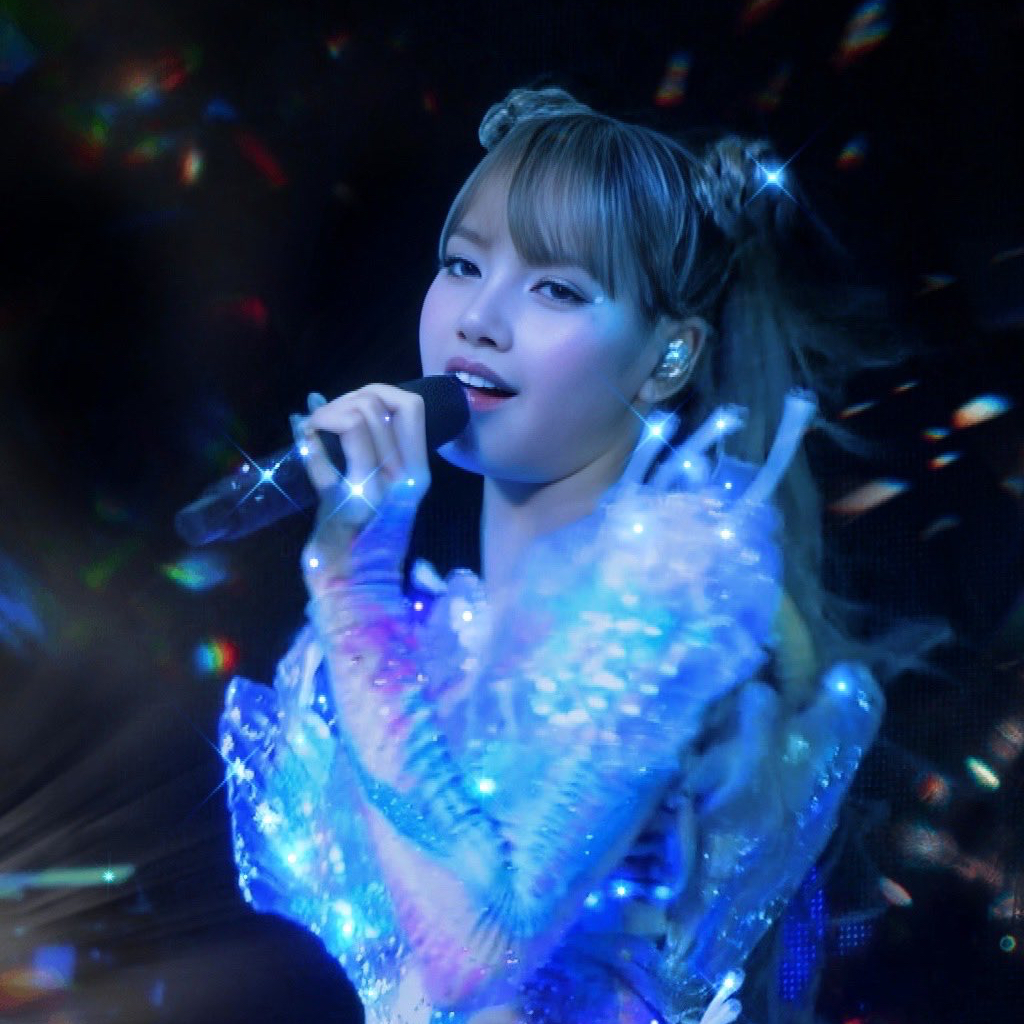 Lisa 粉絲於 4月15日 分享的照片 │ BLACKPINK Lisa 社群 │ 韓愛豆