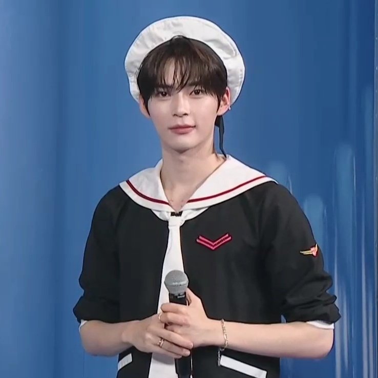 성한빈 (제로베이스원)의 최신 사진