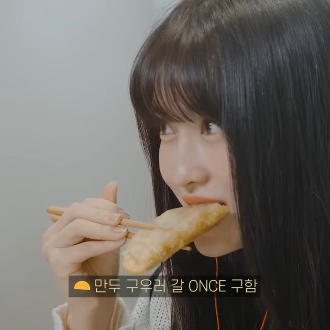 モモ (TWICE)の舞台裏ショット