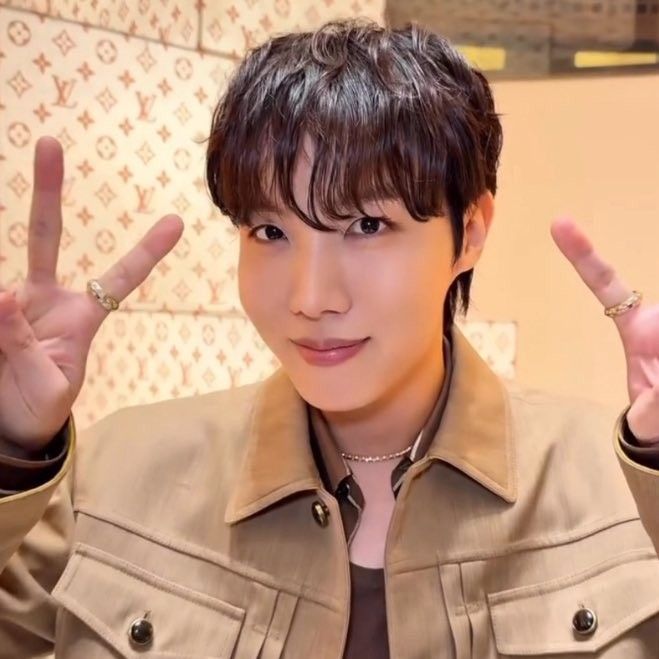 Behind-the-scenes cut of j-hope (BTS)