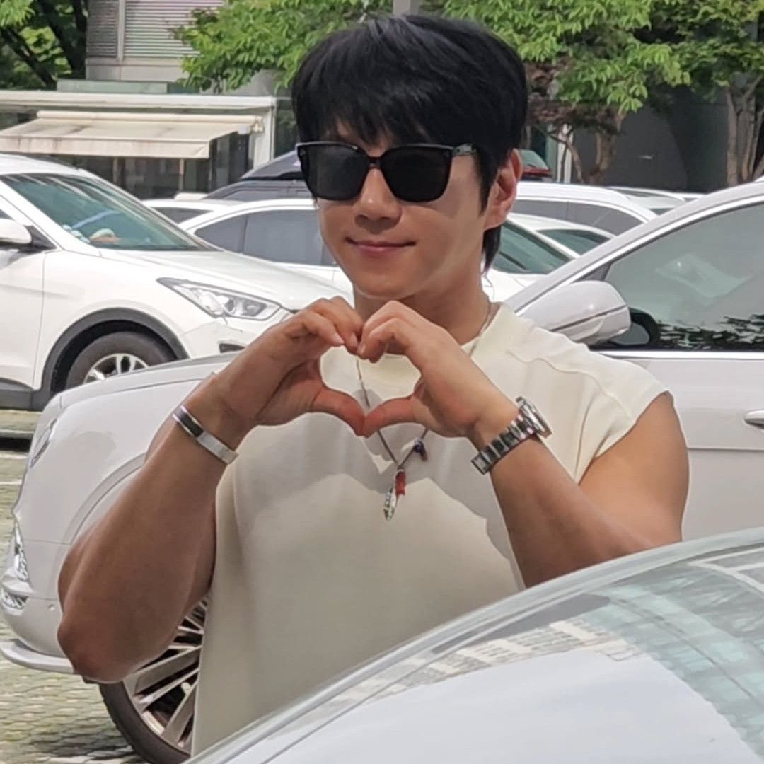 A moment captured by Hwang Chiyeol's fan