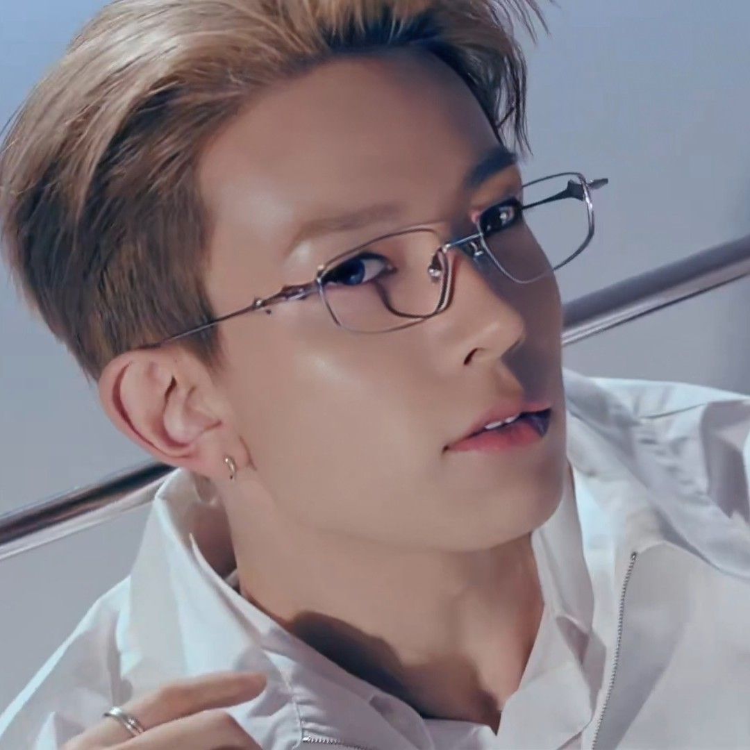 Recent activity shot of Heeseung (ENHYPEN)