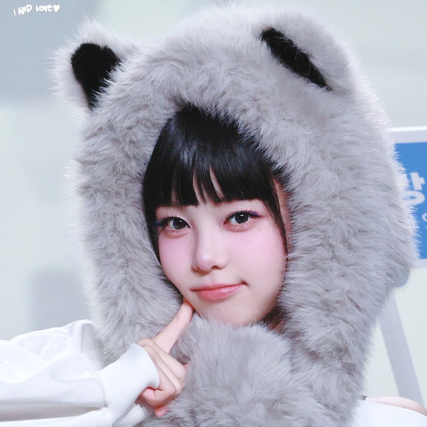 A moment captured by Ian (Hearts2Hearts)'s fan