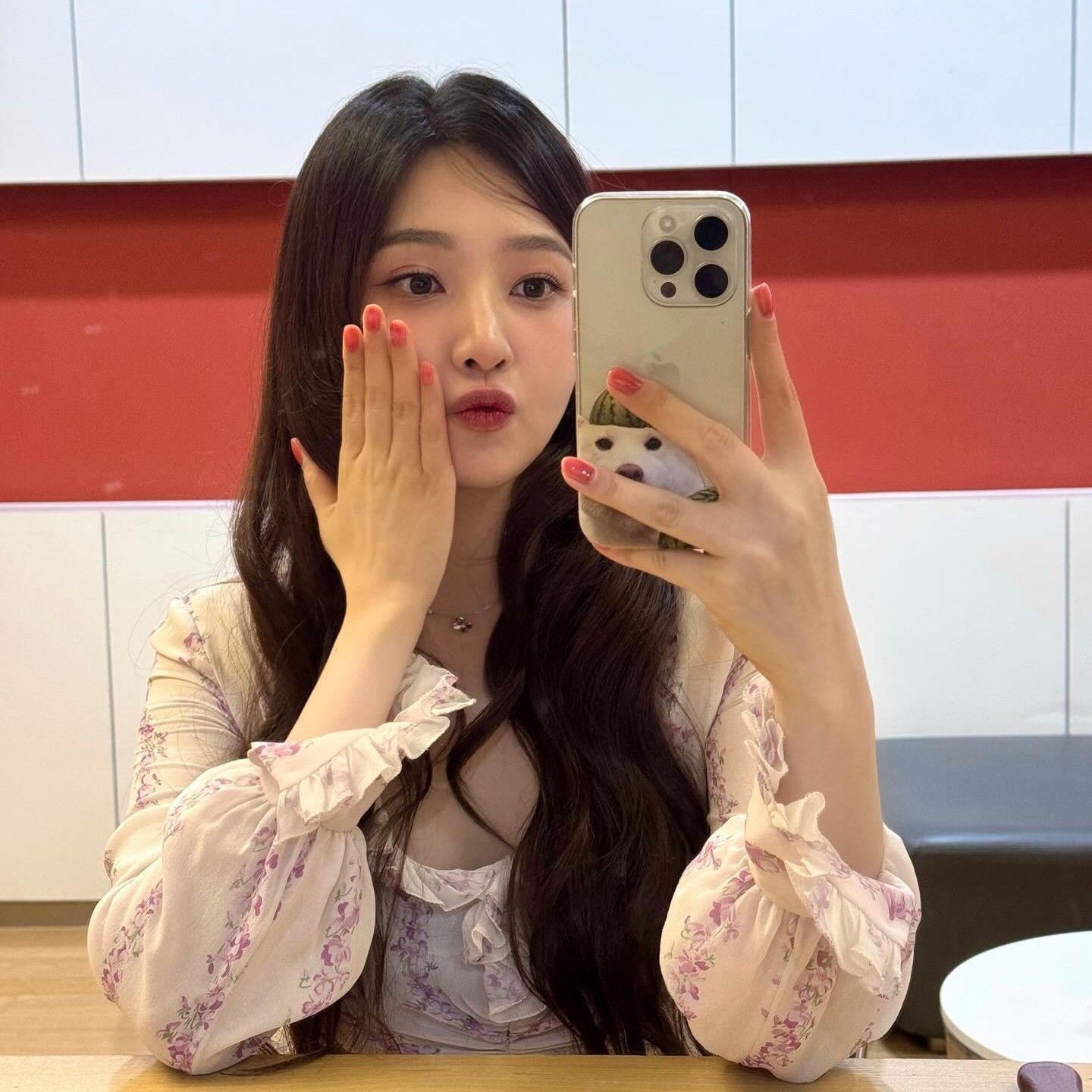 A moment captured by Joy (Red Velvet)'s fan