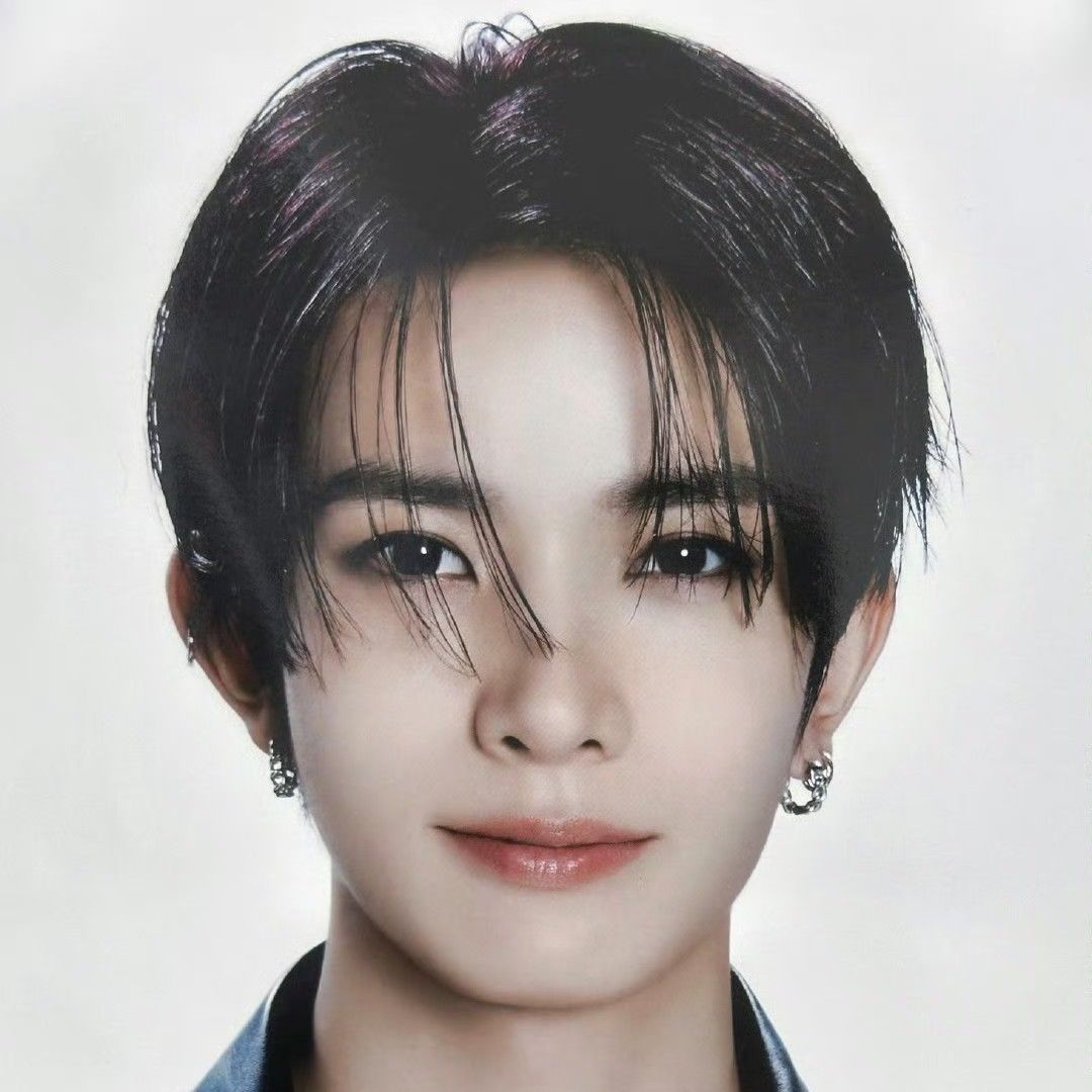 Latest photo of Heeseung (ENHYPEN)