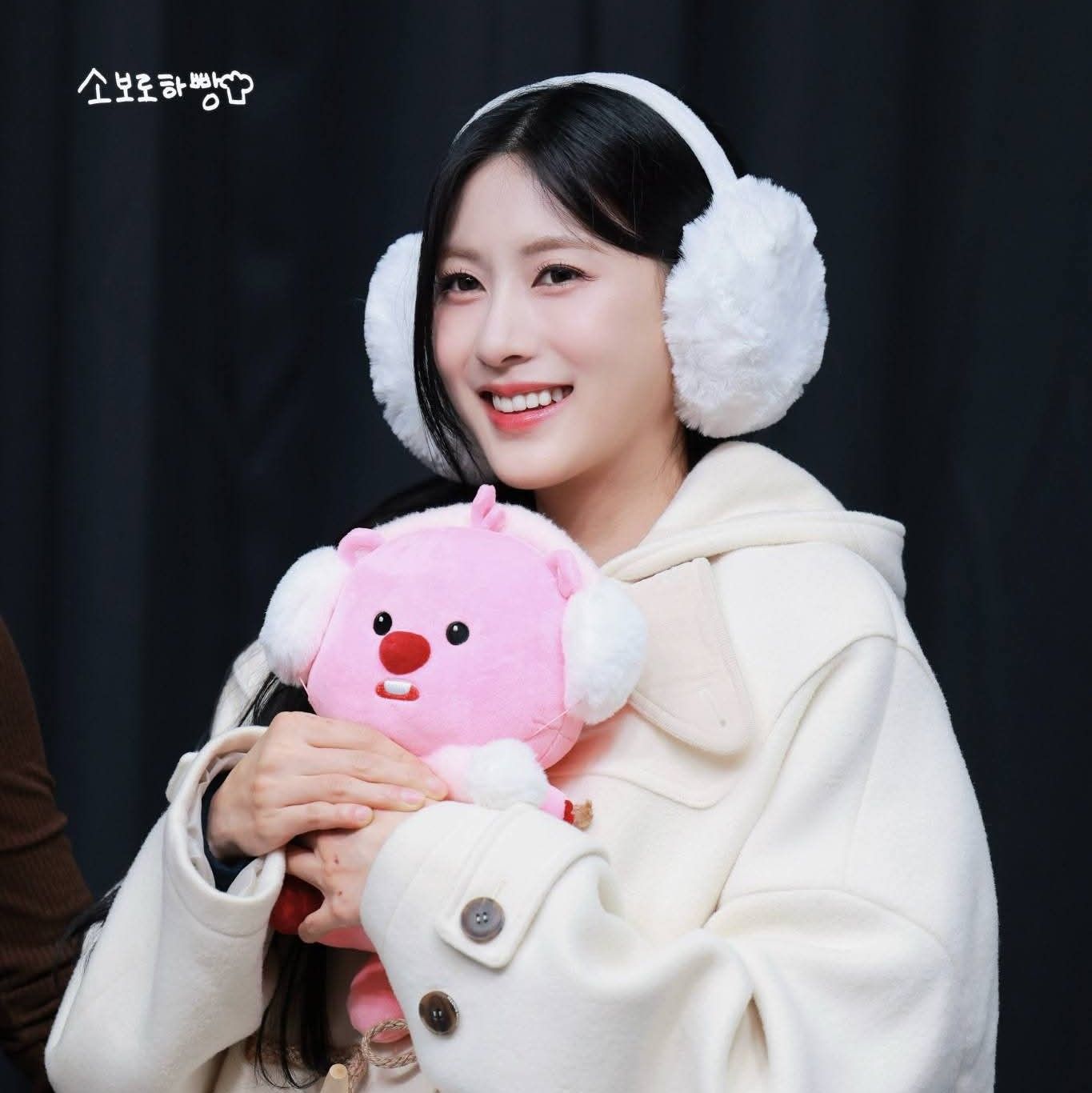 吴夏荣 (Apink)的最新活动照片