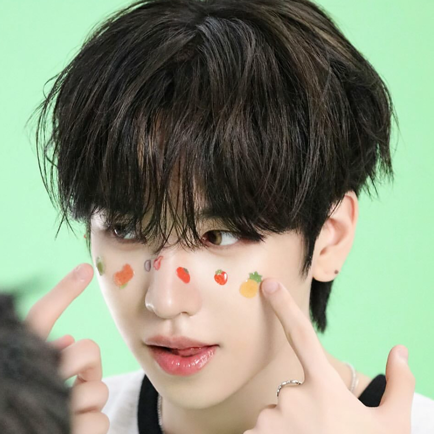 Behind-the-scenes cut of Hanjun (n.SSign)