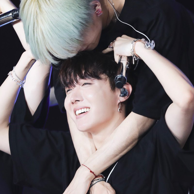 제이홉 (방탄소년단) 최근 활동샷