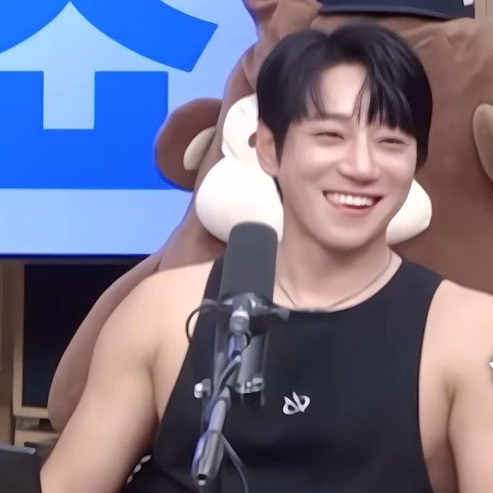 A moment captured by Hwang Chiyeol's fan