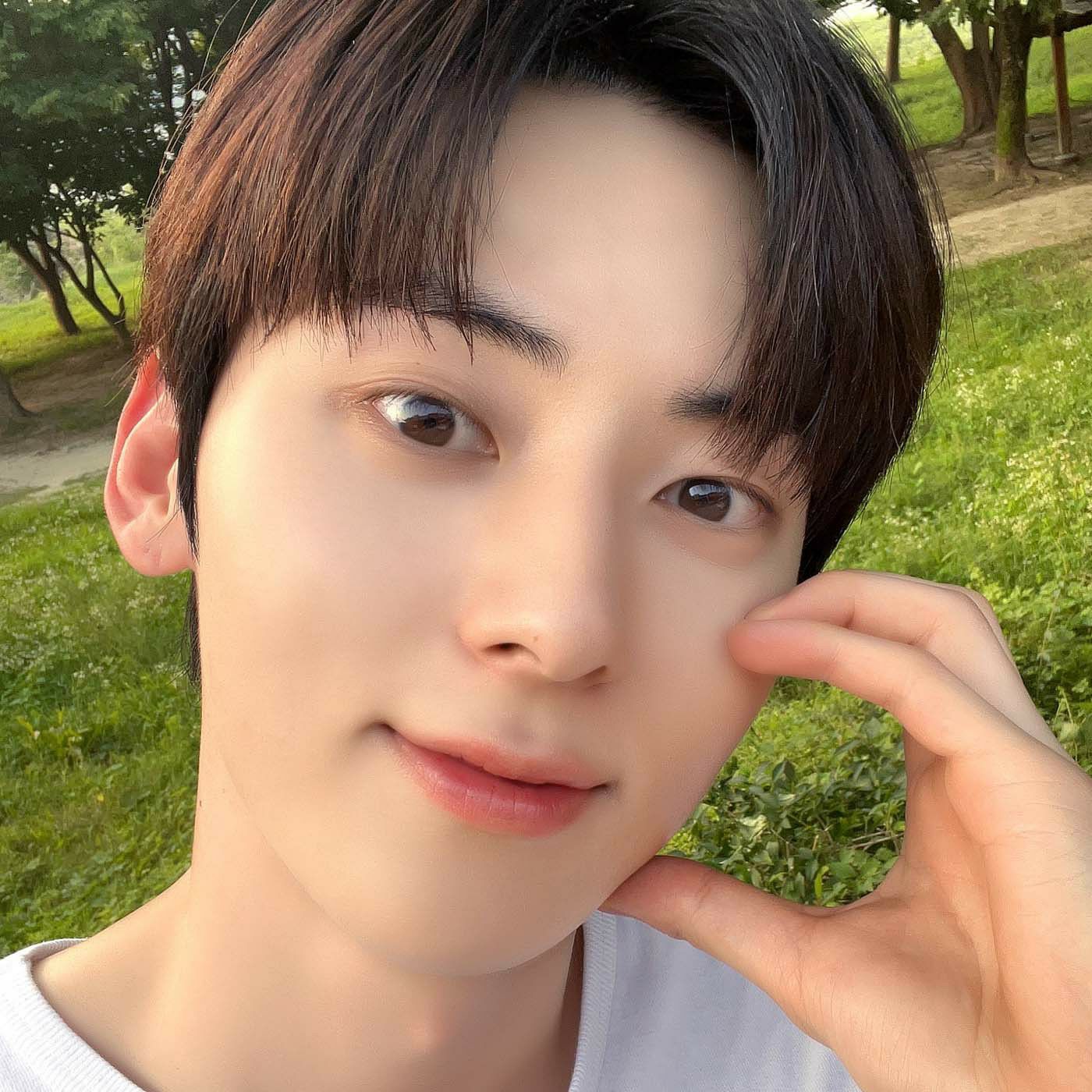 황민현의 비하인드 컷