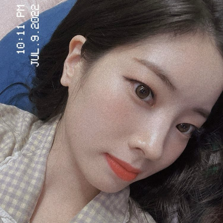 Behind-the-scenes cut of Dahyun (TWICE)