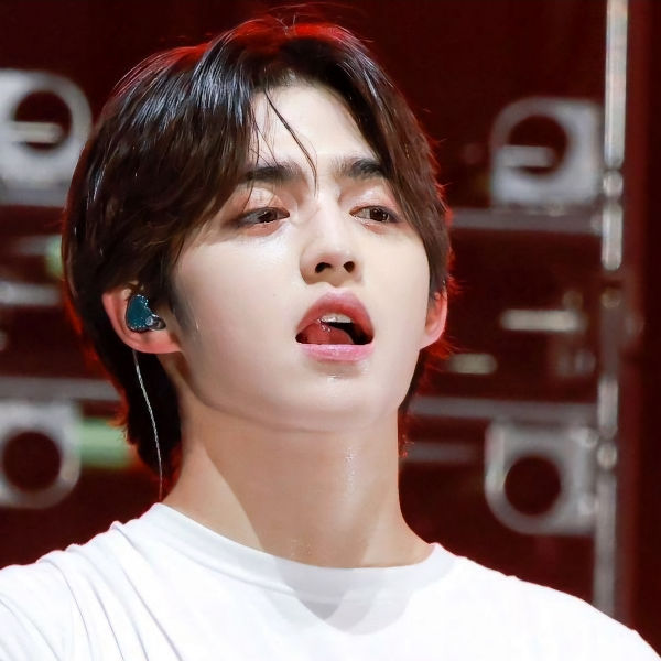 Recent activity shot of S.Coups (SEVENTEEN)