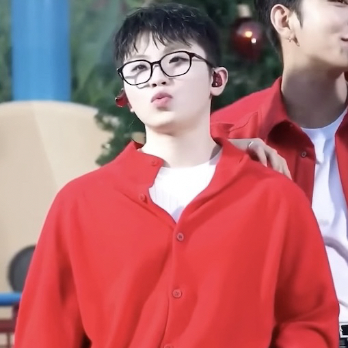 A moment captured by Woozi (SEVENTEEN)'s fan