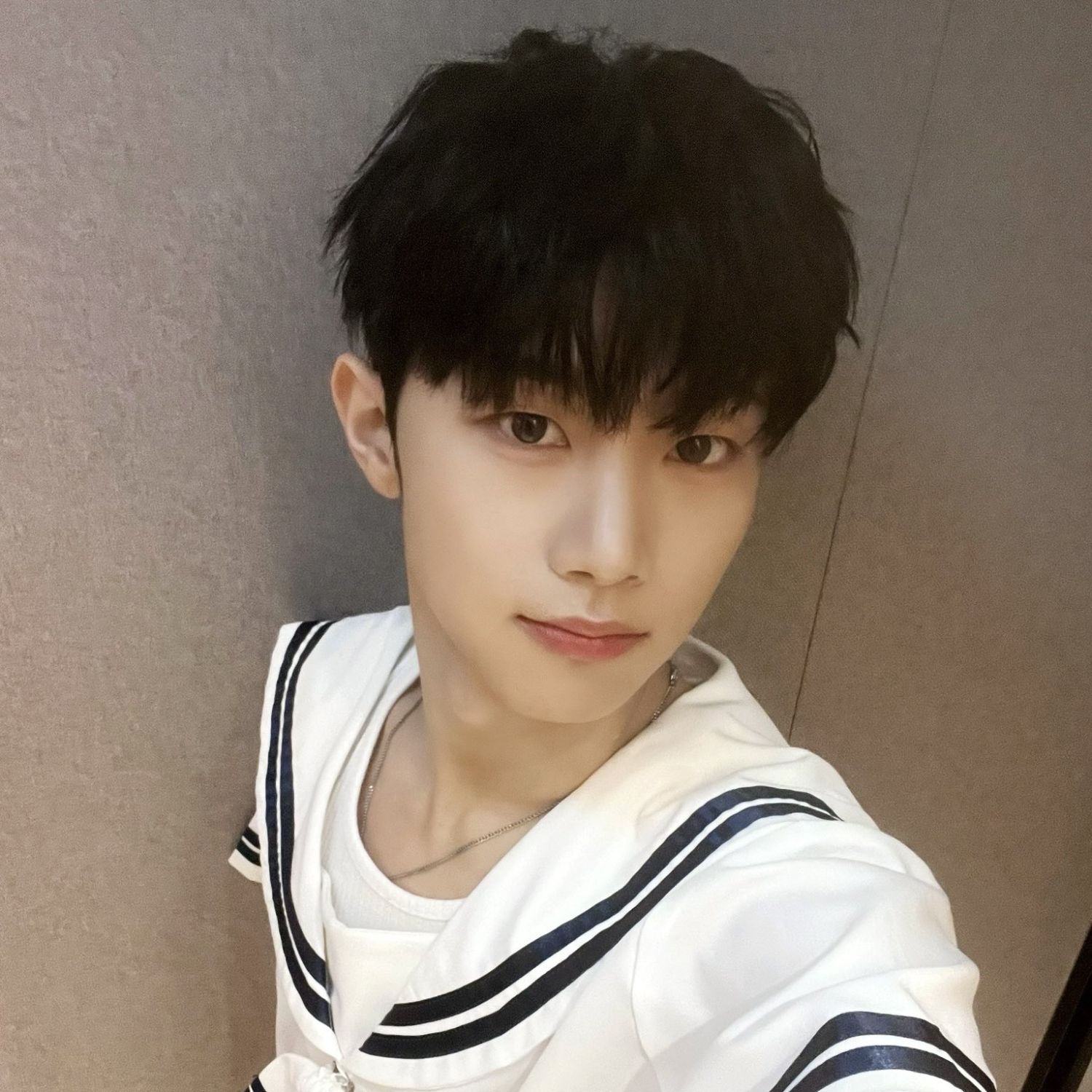Behind-the-scenes cut of Hyunwoo (Xikers)