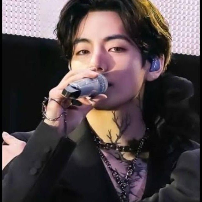 Behind-the-scenes cut of V (BTS)