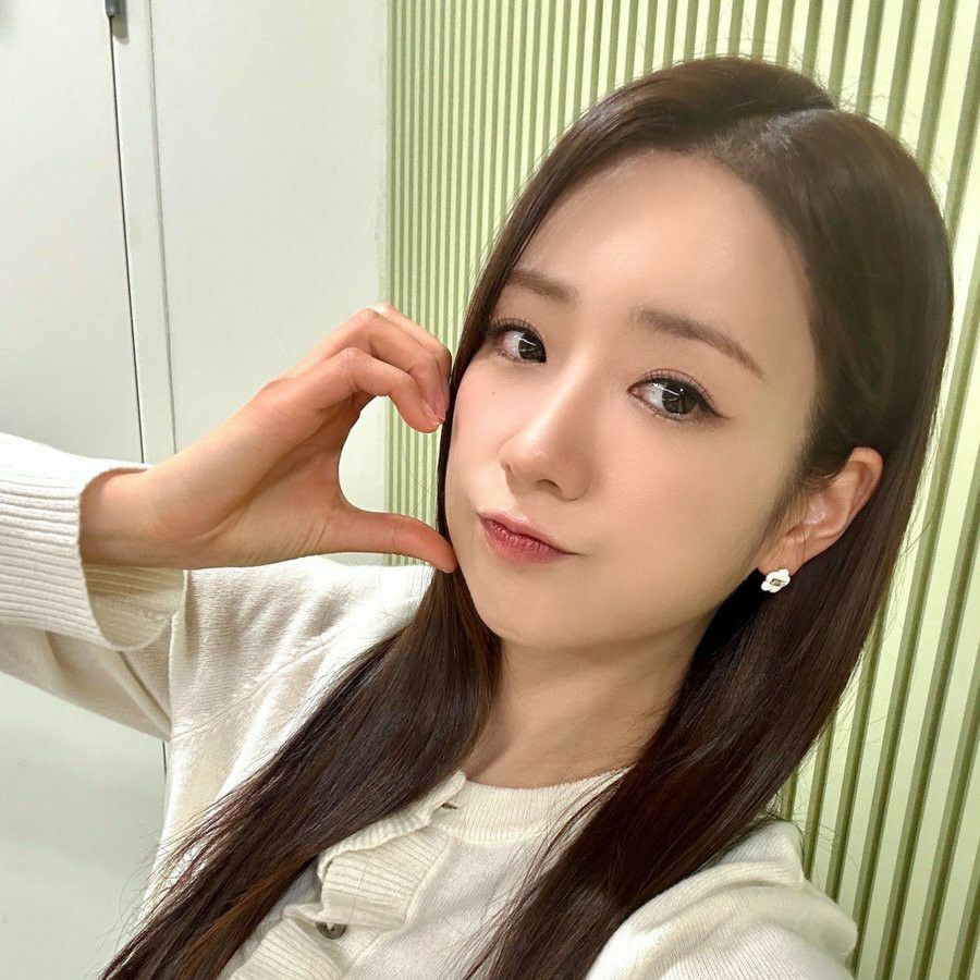 Recent activity shot of Yoon Bomi (Apink)