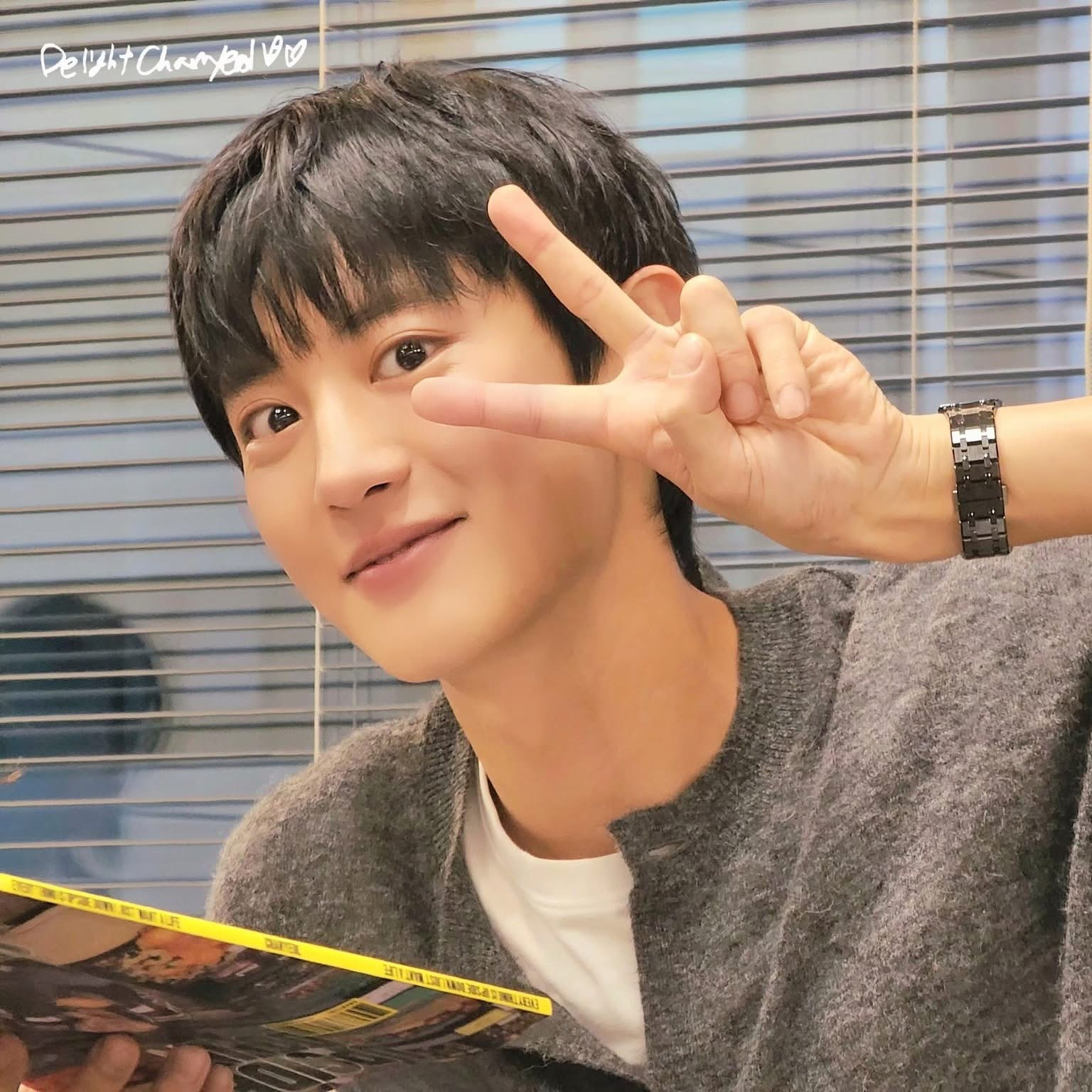 Recent activity shot of Chanyeol (EXO)