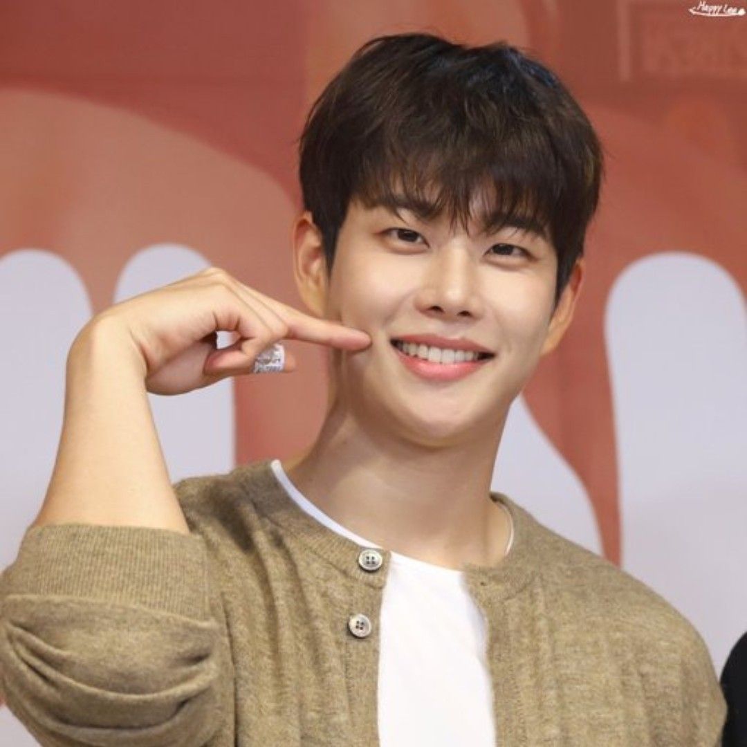 Behind-the-scenes cut of MJ (ASTRO)