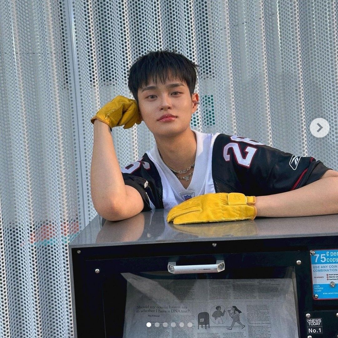A moment captured by Lee Daehwi (AB6IX)'s fan