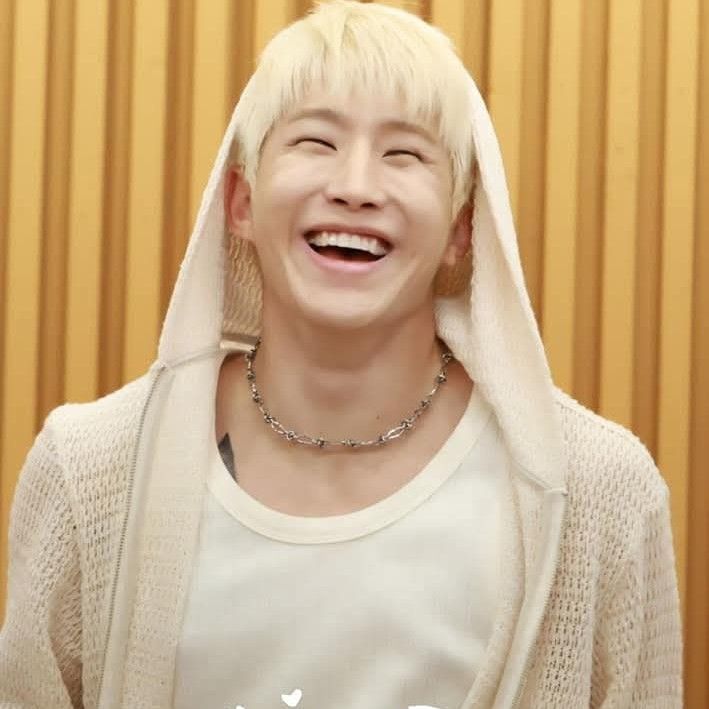 Behind-the-scenes cut of Jinjin (ASTRO)
