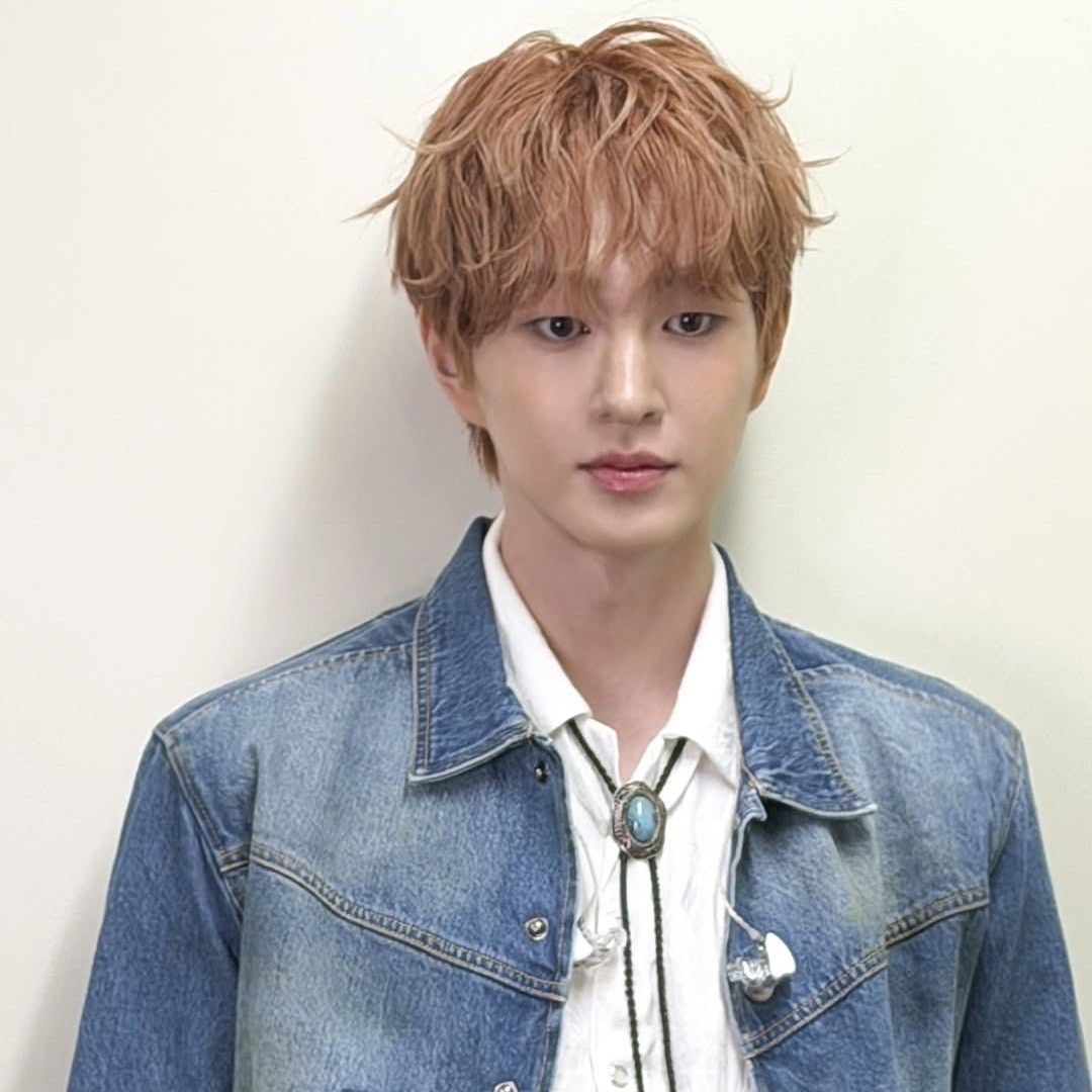 A moment captured by Onew (SHINee)'s fan