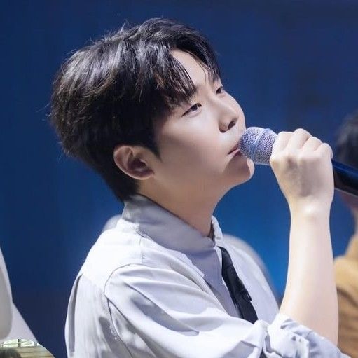 A moment captured by Jung Seunghwan's fan