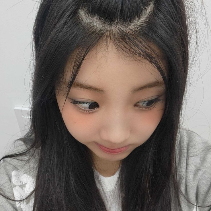 Recent activity shot of Wonhee (ILLIT)